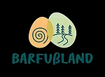 Logo mit zwei überlappenden Eiformen, links mit Spirale, rechts mit drei Tannen und zwei geschwungenen Linien, darunter Schriftzug 'BARFUßLAND'