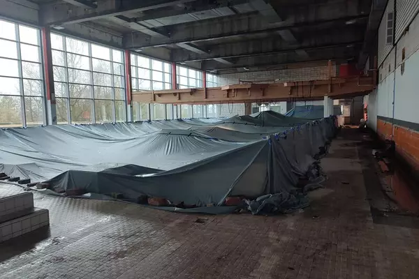 Halle Schwimmerbecken: Schadstoffsanierung, Stadt Bad Segeberg (05/ 2022)
