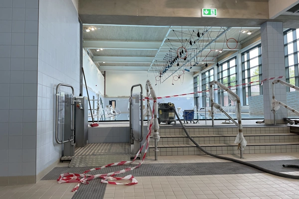 Übergang Schwimmerbereich/ Nichtschwimmerbereich, Stadt Bad Segeberg (05/ 2025) Übergang Schwimmerbereich/ Nichtschwimmerbereich, Stadt Bad Segeberg (05/ 2025)