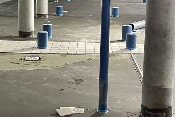 Beginn Fliesenarbeiten Umkleidebereich, Stadt Bad Segeberg (09/ 2024)