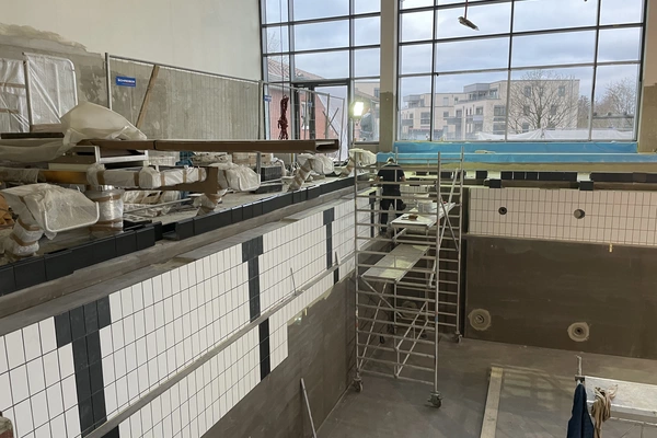 Fliesenarbeiten Schwimmerbereich, Stadt Bad Segeberg (12/ 2024)