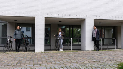 Bild vergrößern: Fahrradbügel Rathaus - Unter den Arkaden seitlich des Rathauses